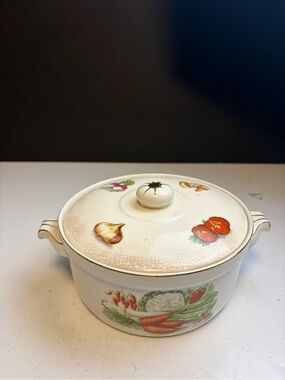 Cream Ceramic Vegetable-Print Covered Casserole Dish